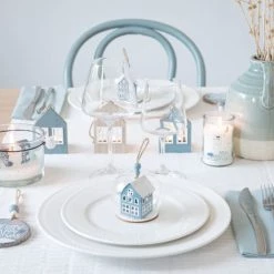 Maisons Du Monde Décorations à Poser De Noël Bougie De Noël Bonbonnière Parfumée En Verre Imprimé 120g -Bougeoirs Soldes Magasin bougie de noel bonbonniere parfumee en verre imprime 120g 1000 9 24 185139 3