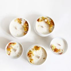 Origine Atelier Floral Bougies Bougie Fleurie Cire De Soja Et Fleurs Séchées Galet Safran -Bougeoirs Soldes Magasin bougie fleurie cire de soja et fleurs sechees galet safran 3