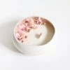 Origine Atelier Floral Bougies Bougie Fleurie Cire De Soja Et Fleurs Séchées Galet Tendresse -Bougeoirs Soldes Magasin bougie fleurie cire de soja et fleurs sechees galet tendresse