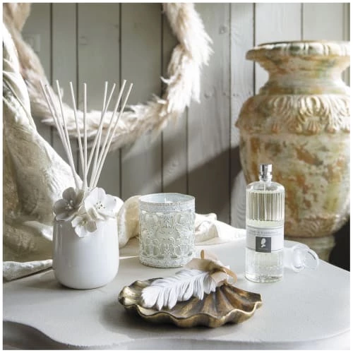 Mathilde M Bougies Bougie Parfumée Carnets D'Artistes 160 G - Marquise 4 Mathilde M Bougies Bougie Parfumée Carnets D'Artistes 160 G - Marquise – Image 2