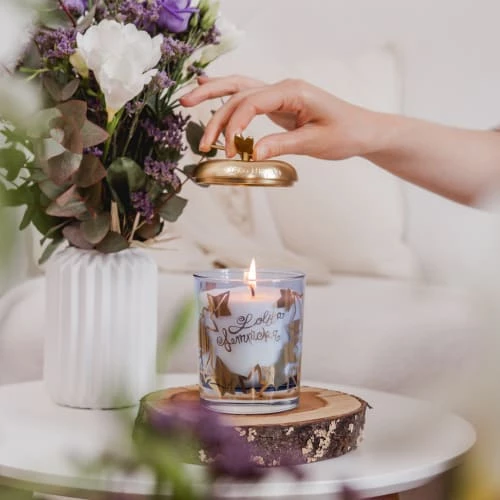 Maison Berger Bougies Bougie Parfumée Lolita Lempicka Parme 5 Maison Berger Bougies Bougie Parfumée Lolita Lempicka Parme – Image 3