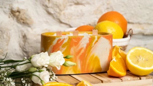 Junny Bougies Bougie Xxl En Béton Tie&dye Orange Et Jaune Parfum Fleur D'oranger 4 Junny Bougies Bougie Xxl En Béton Tie&dye Orange Et Jaune Parfum Fleur D'oranger – Image 2